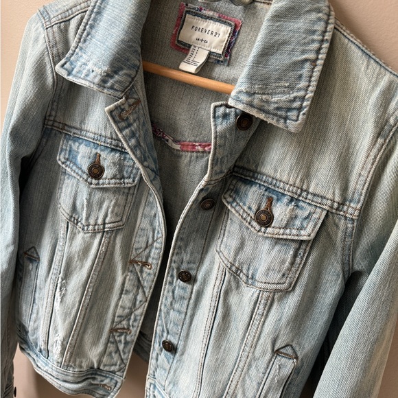 Denim Jacket - Light Wash - Picture 5 of 6